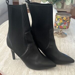 MIA Elegant Black Ribbed Heeled Boots